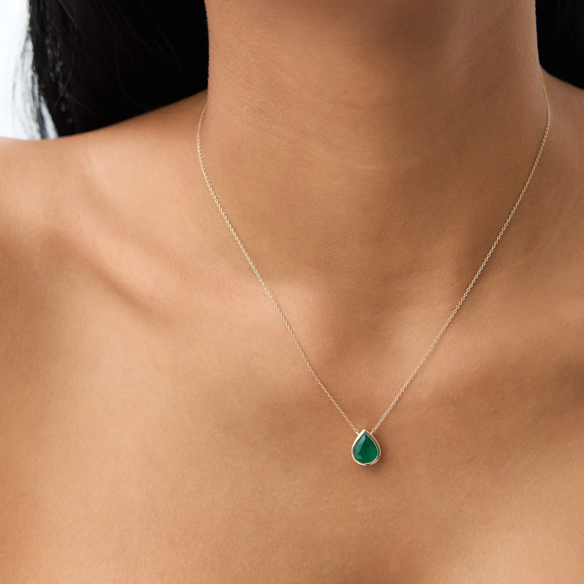 14k 1.50-2.50 ctw Pear Shape Bezel Setting Emerald Necklace