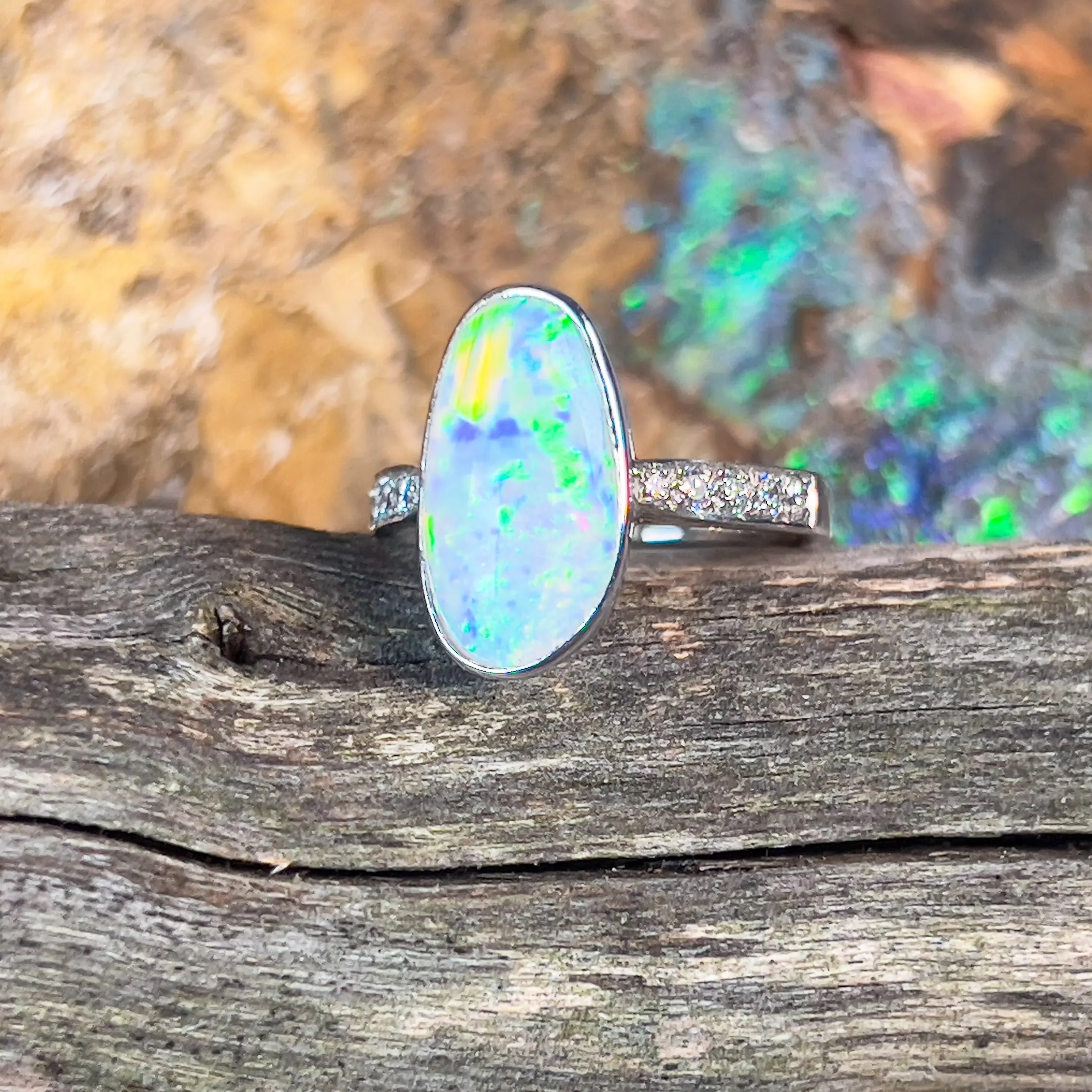 18kt White Gold Crystal Opal 2.01ct and 0.18ct Diamonds ring