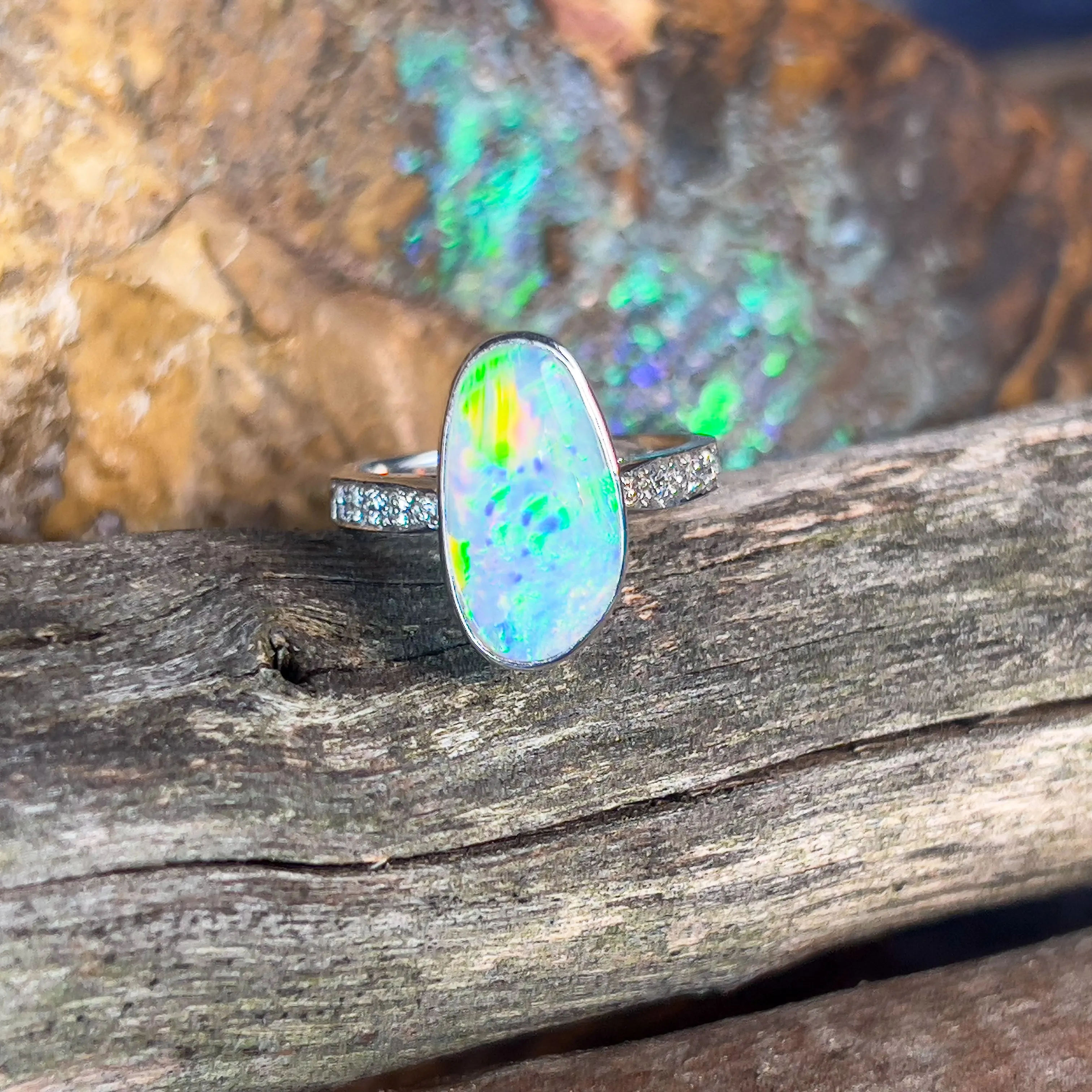 18kt White Gold Crystal Opal 2.01ct and 0.18ct Diamonds ring