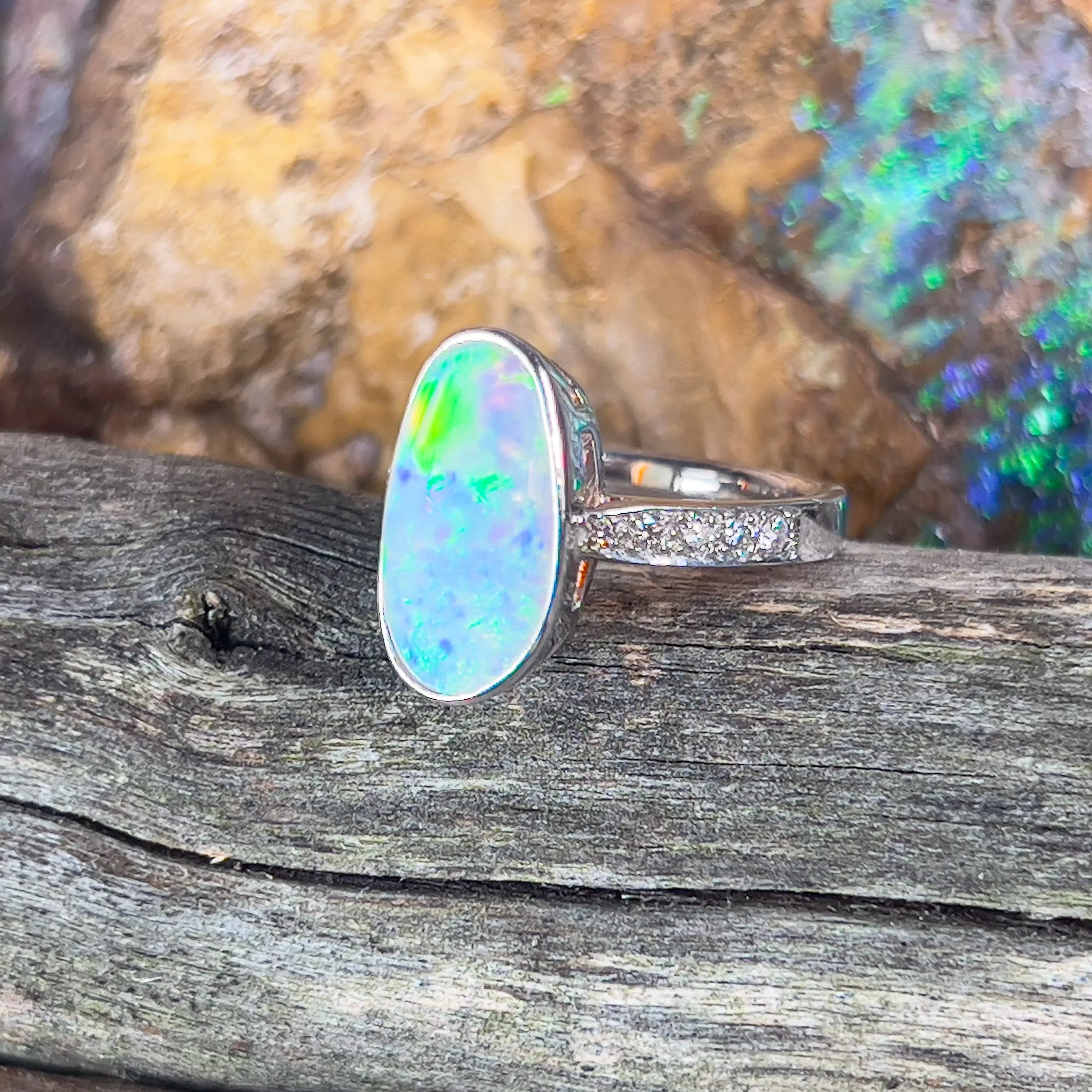 18kt White Gold Crystal Opal 2.01ct and 0.18ct Diamonds ring