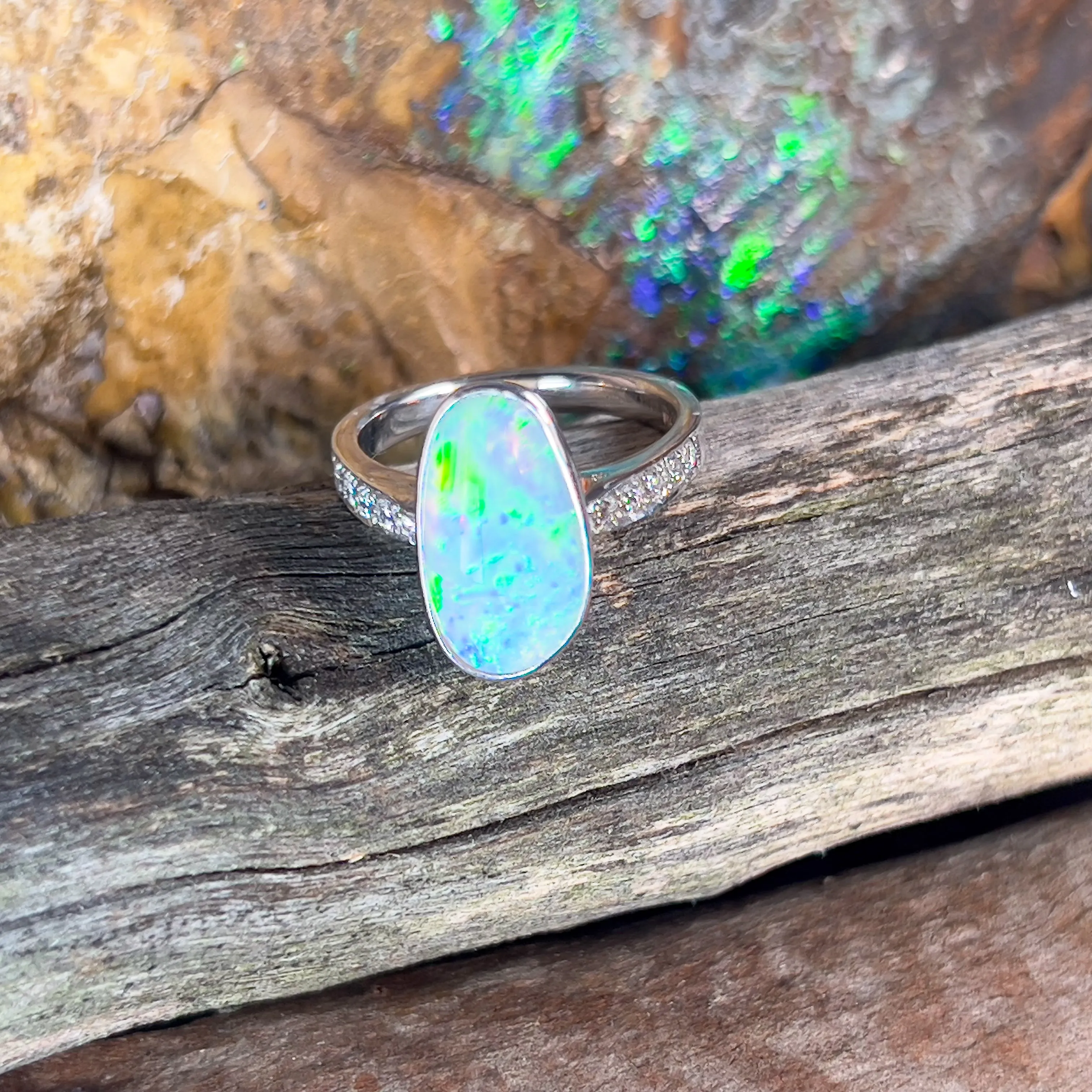 18kt White Gold Crystal Opal 2.01ct and 0.18ct Diamonds ring