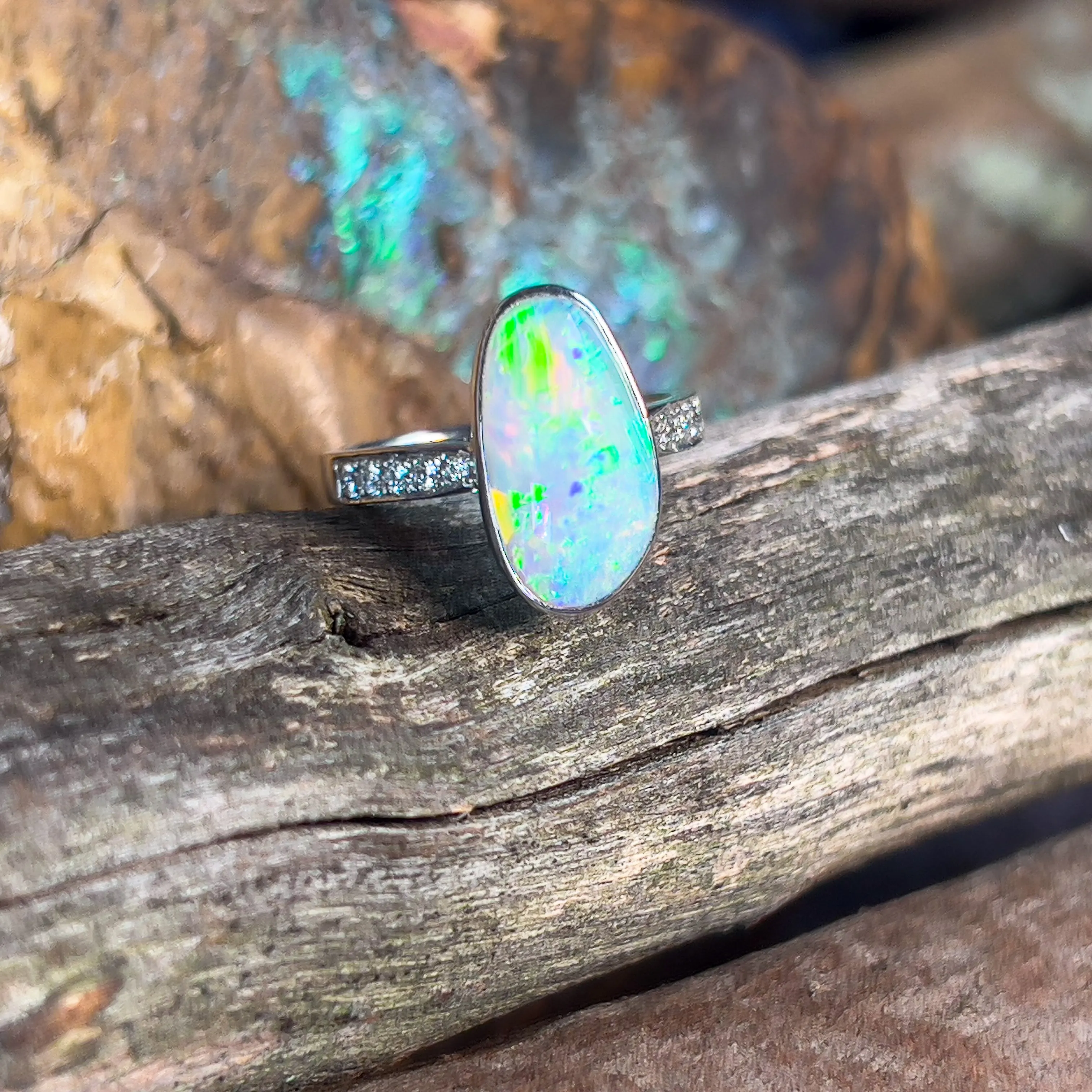 18kt White Gold Crystal Opal 2.01ct and 0.18ct Diamonds ring