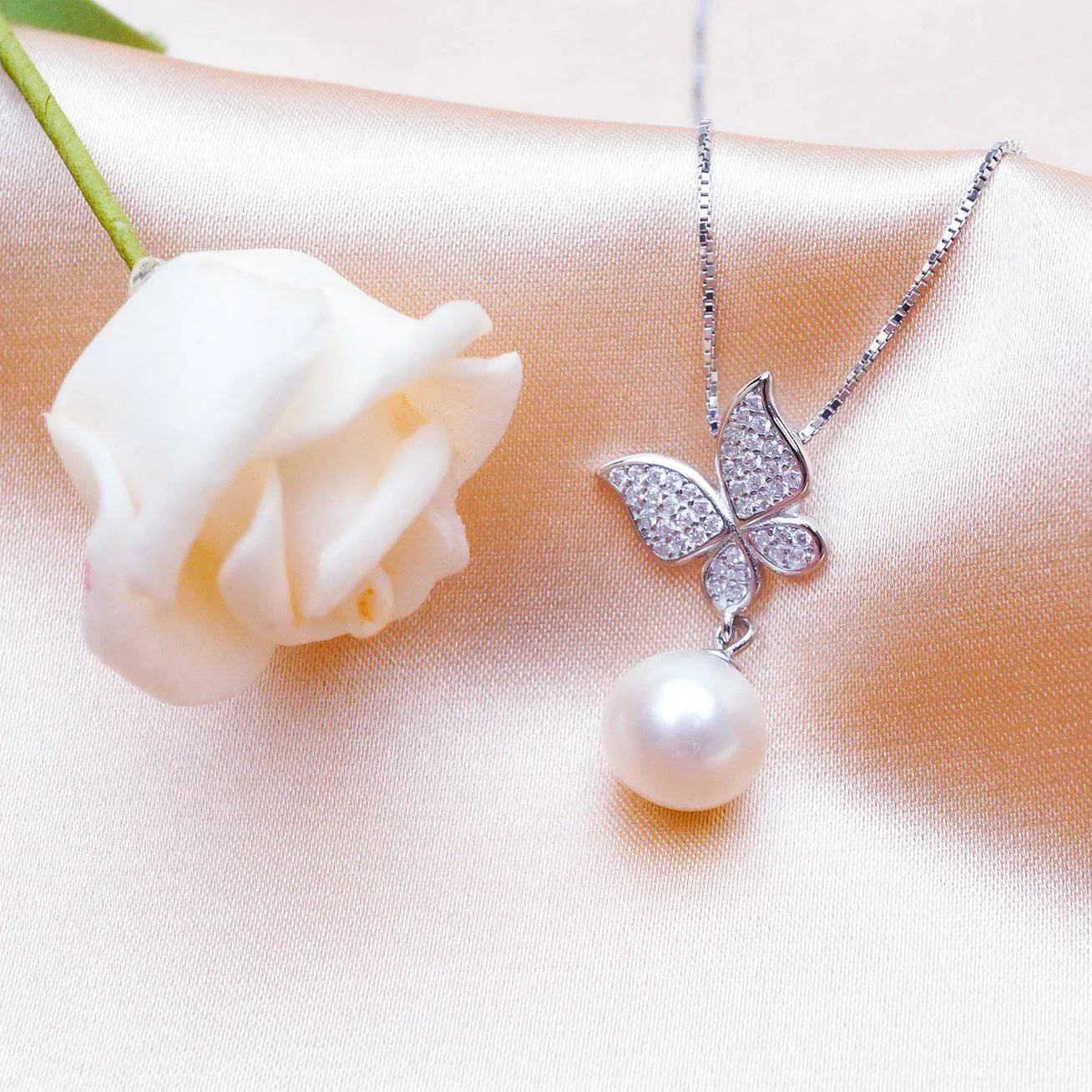 Elegant Freshwater Pearl Necklace WN00074 | GARDENS