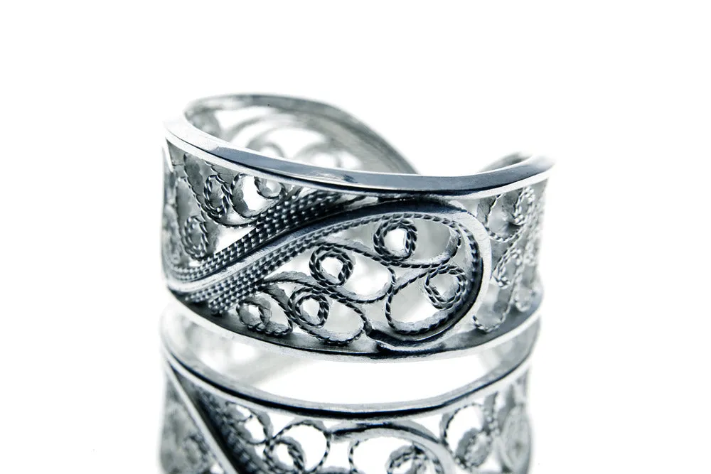 Filigree Links Ring