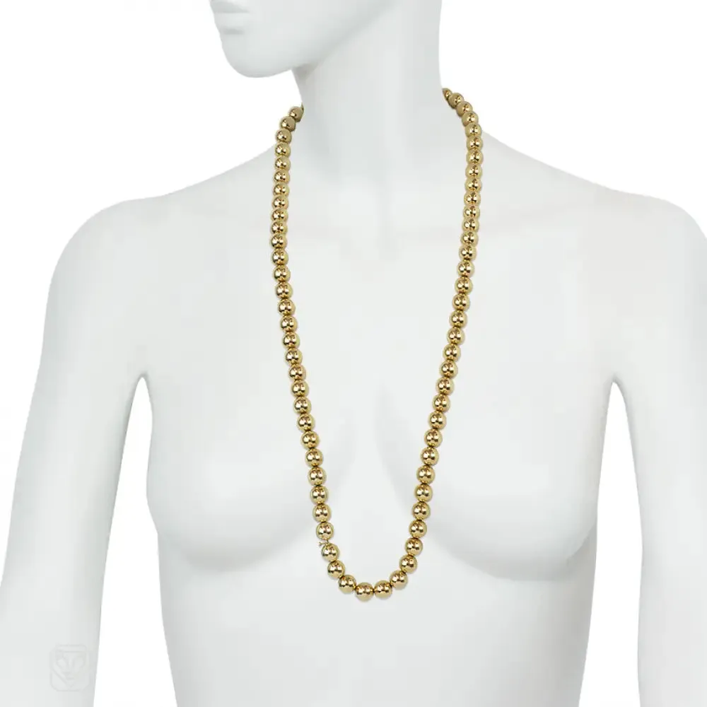 Gold bead necklace of adjustable length