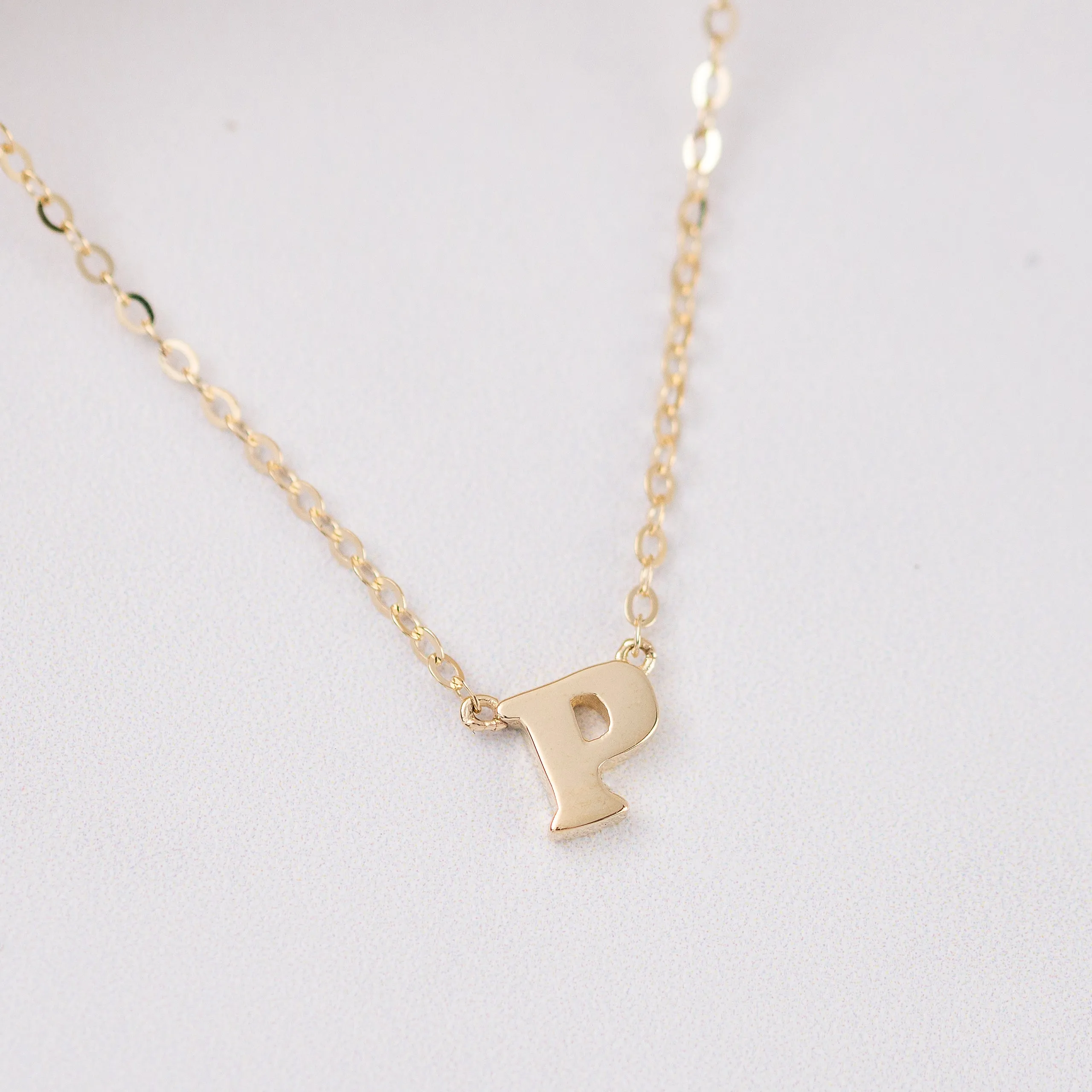 Initial necklace petite -Solid 9k gold