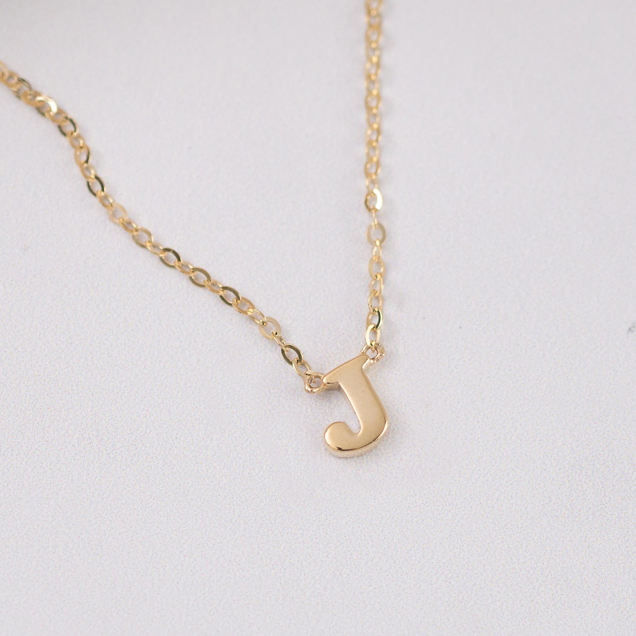 Initial necklace petite -Solid 9k gold