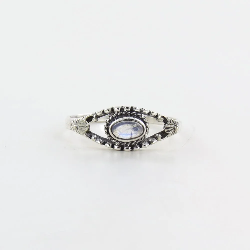 NEPALESE SILVER MOONSTONE RING