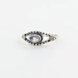 NEPALESE SILVER MOONSTONE RING