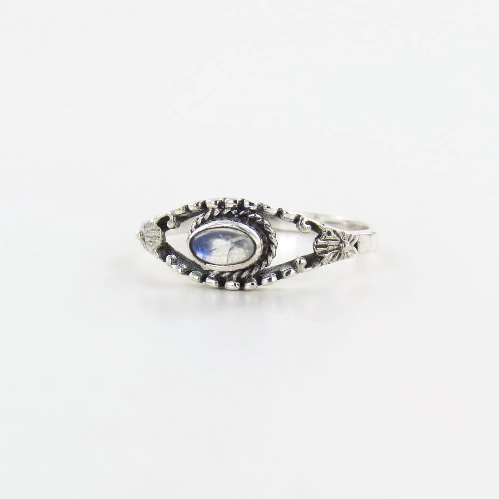 NEPALESE SILVER MOONSTONE RING