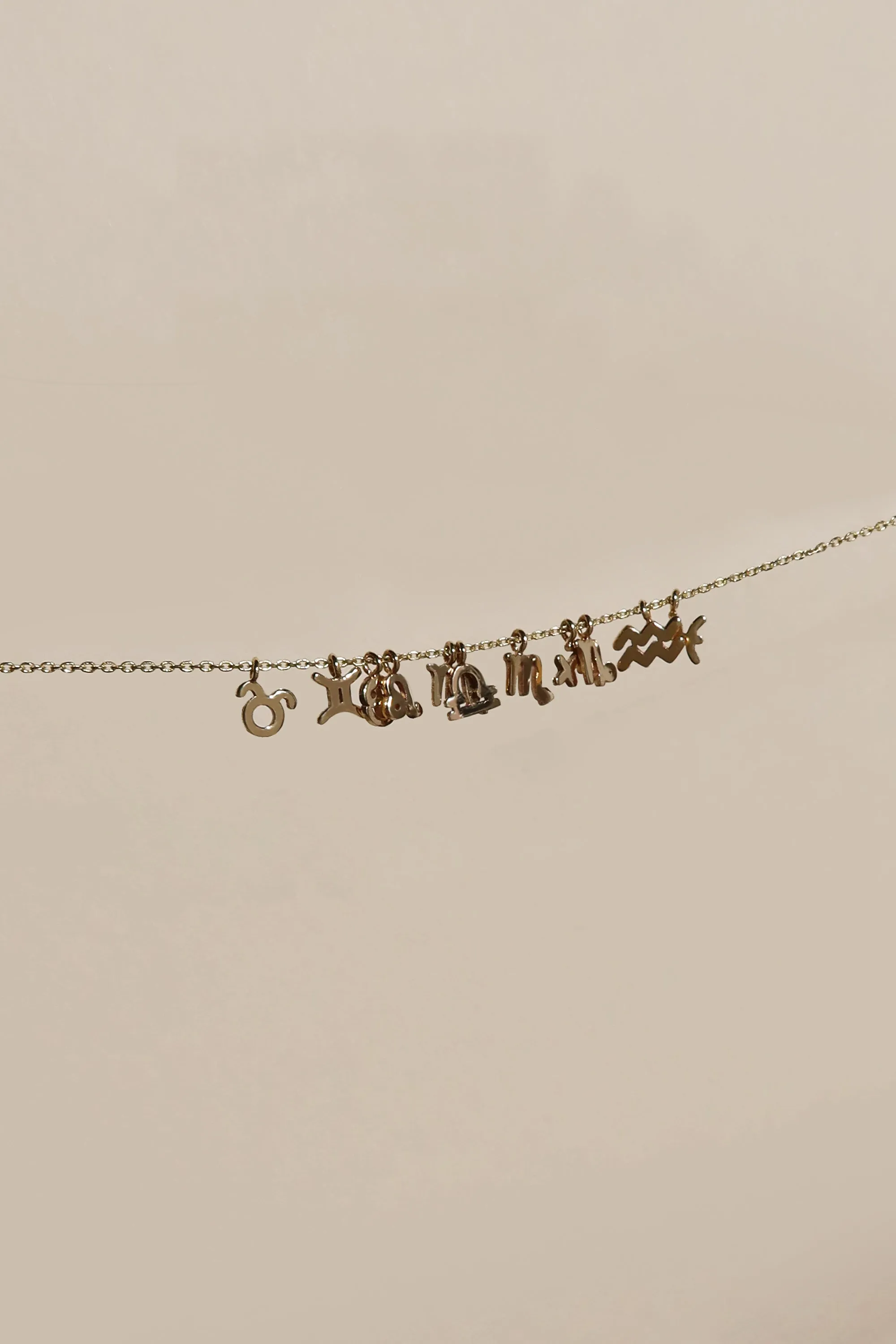 PETITE PISCES ZODIAC NECKLACE